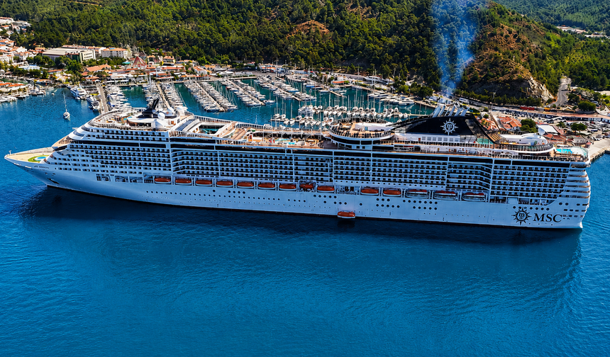 Marmaris'e "MSC Divina" kruvaziyeriyle 4 bin 137 turist geldi