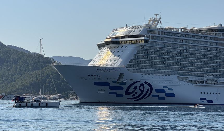 "Aroya" kruvaziyeri Marmaris'e 3 bin 210 turist getirdi