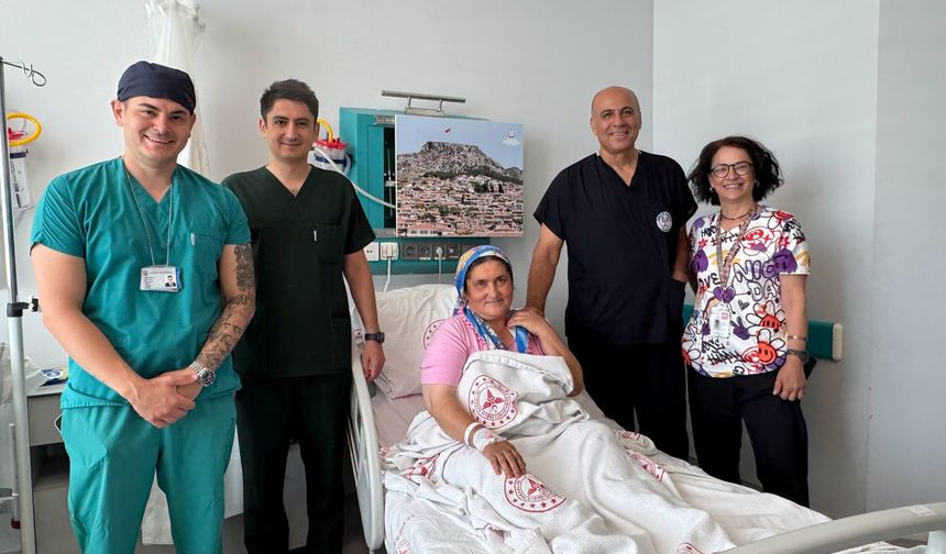 Muğla'da ilk kez uygulanan ECIRS yöntemiyle 4 santimetrelik böbrek taşı tek seansta temizlendi