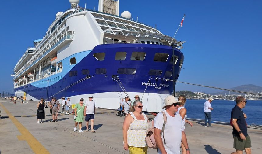 "Marella Discovery" isimli kruvaziyer 1813 yolcusuyla Bodrum'a geldi