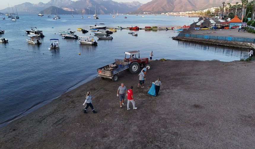 Marmaris’te halk plajları temizleniyor