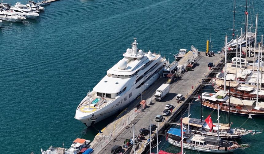 Suudi milyarderin 125 milyon dolarlık mega yatı Fethiye'de 100 ton akaryakıt aldı