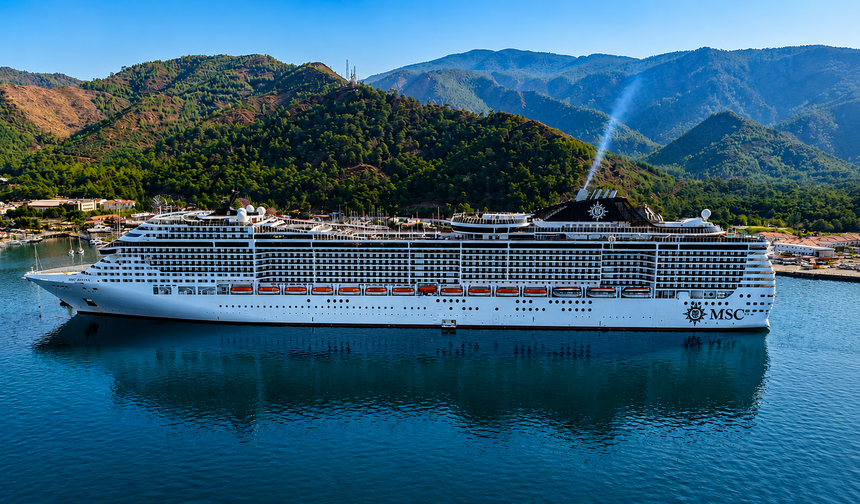 "MSC Divina" kruvaziyeri Marmaris'e 4 bin 239 turist getirdi