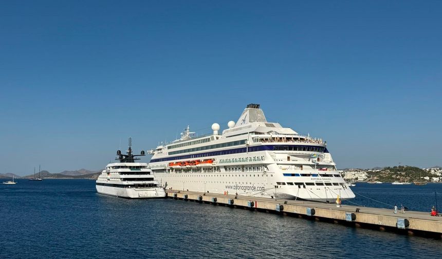 Bodrum’u iki yolcu gemisi ziyaret etti