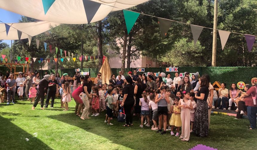 Yatağan’da okul heyecanı balon şovla renklendi