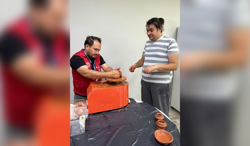 Engelli bireyler çömlek sanatıyla buluştu