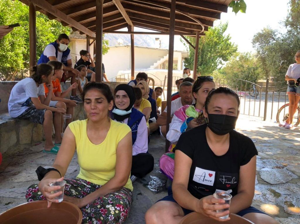 Destek ekibi yüreklere dokunmak için sahada