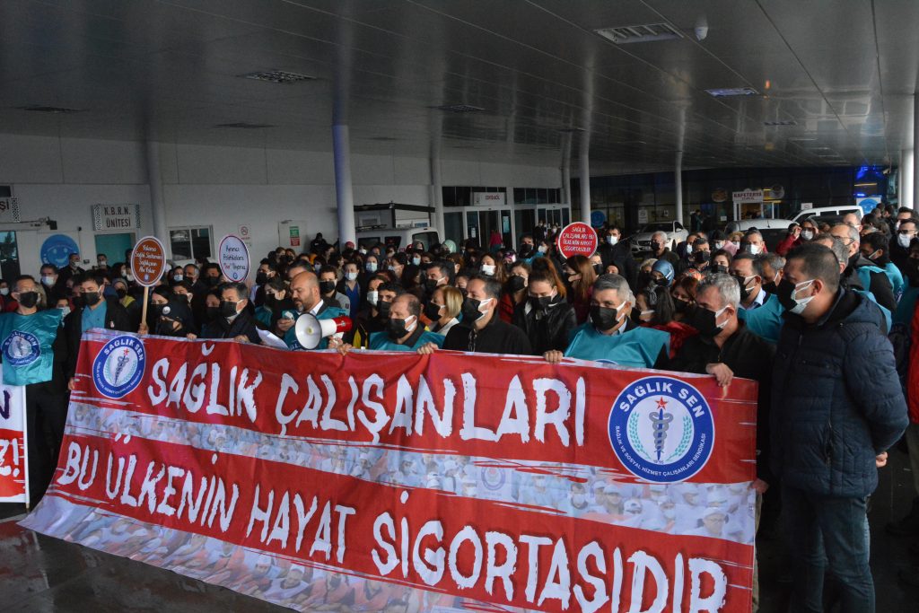 SENDİKA ÜYELERİ HAKKINI İSTEDİ, VATANDAŞ MAĞDUR OLDU
