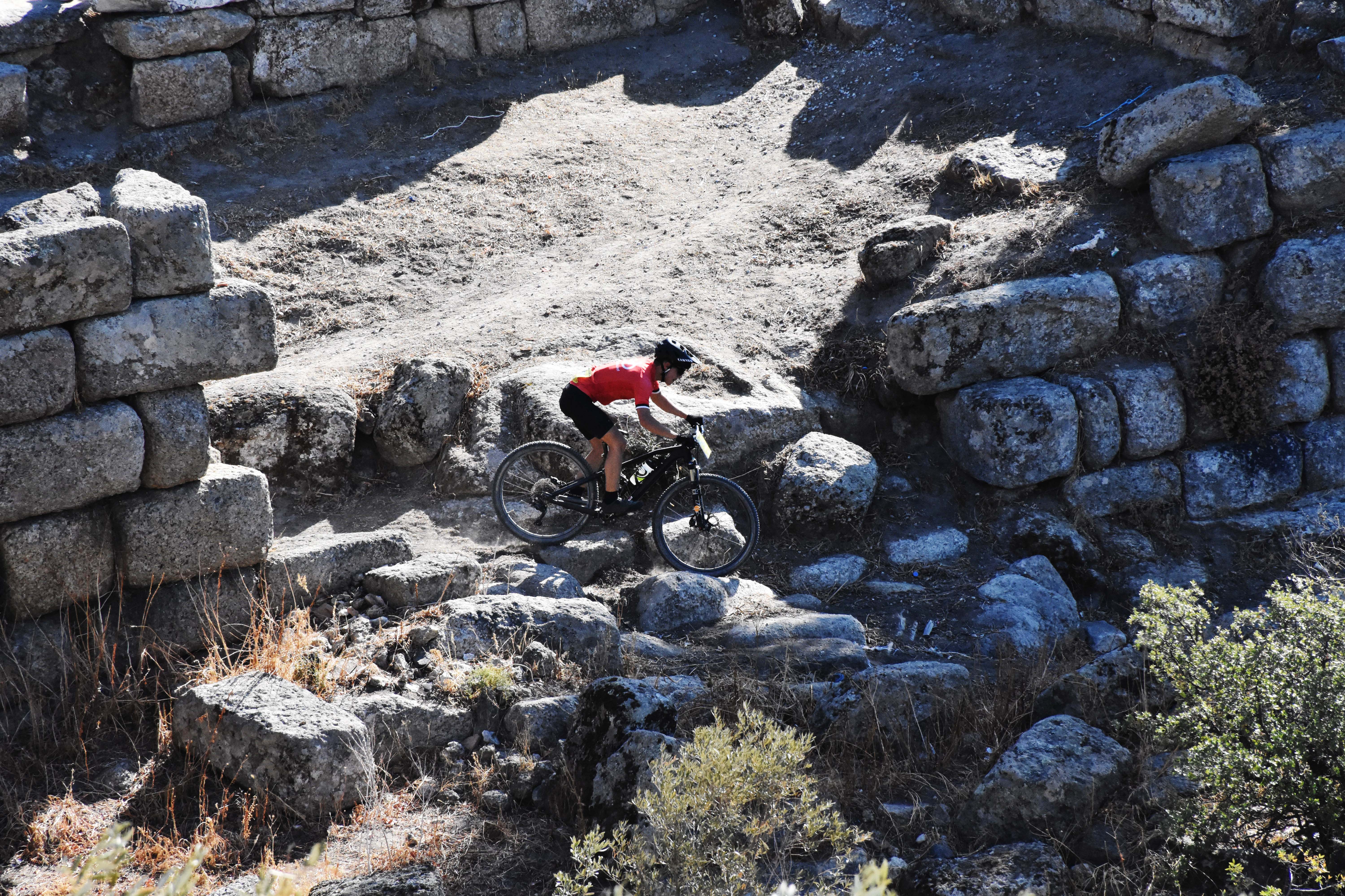 aa-20221023-29232280-29232267-mtb-uluslararasi-dag-bisikleti-sampiyonasi-muglada-yapildi.jpg