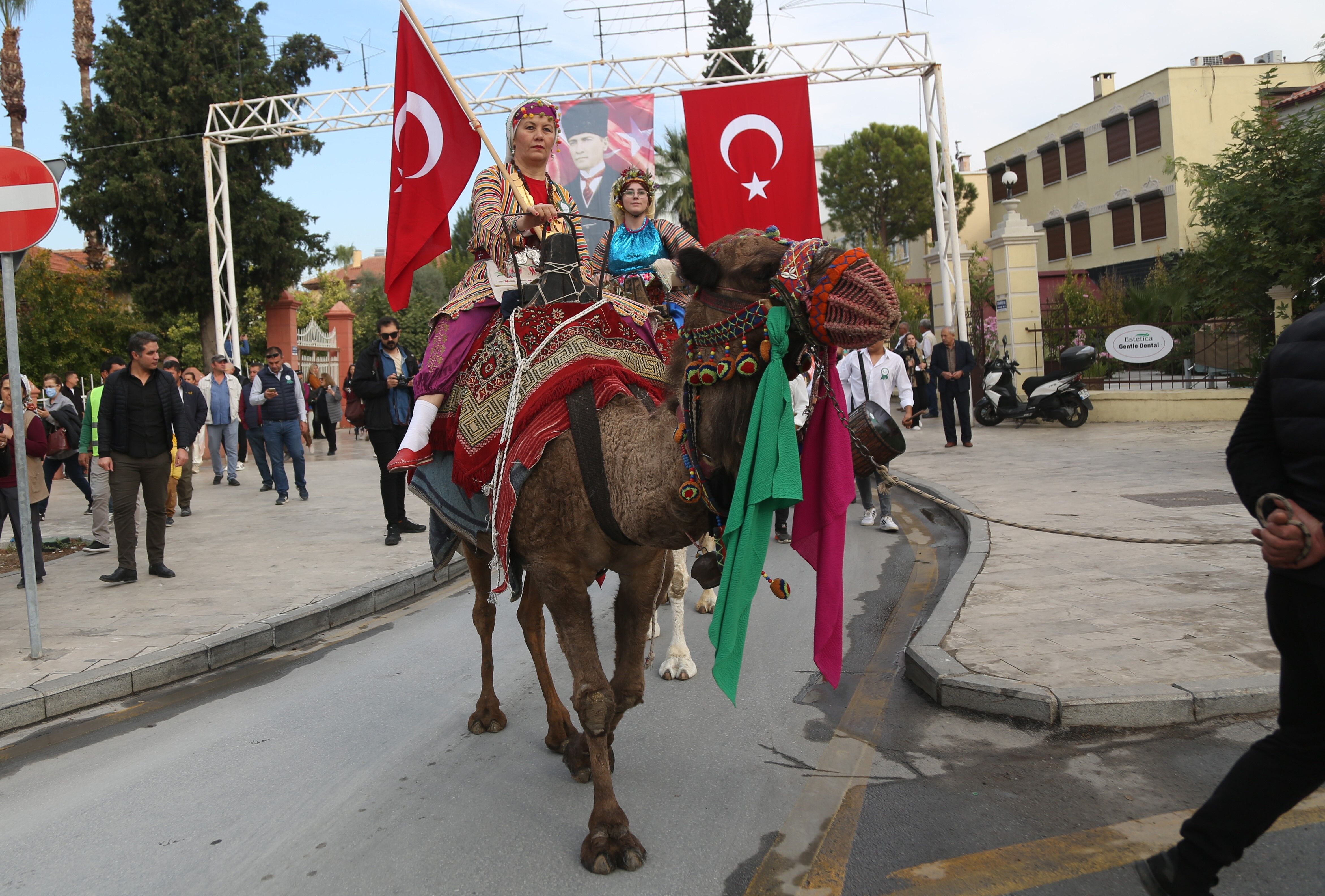 aa-20221112-29424783-29424778-8-milas-zeytin-hasat-senligi-basladi.jpg