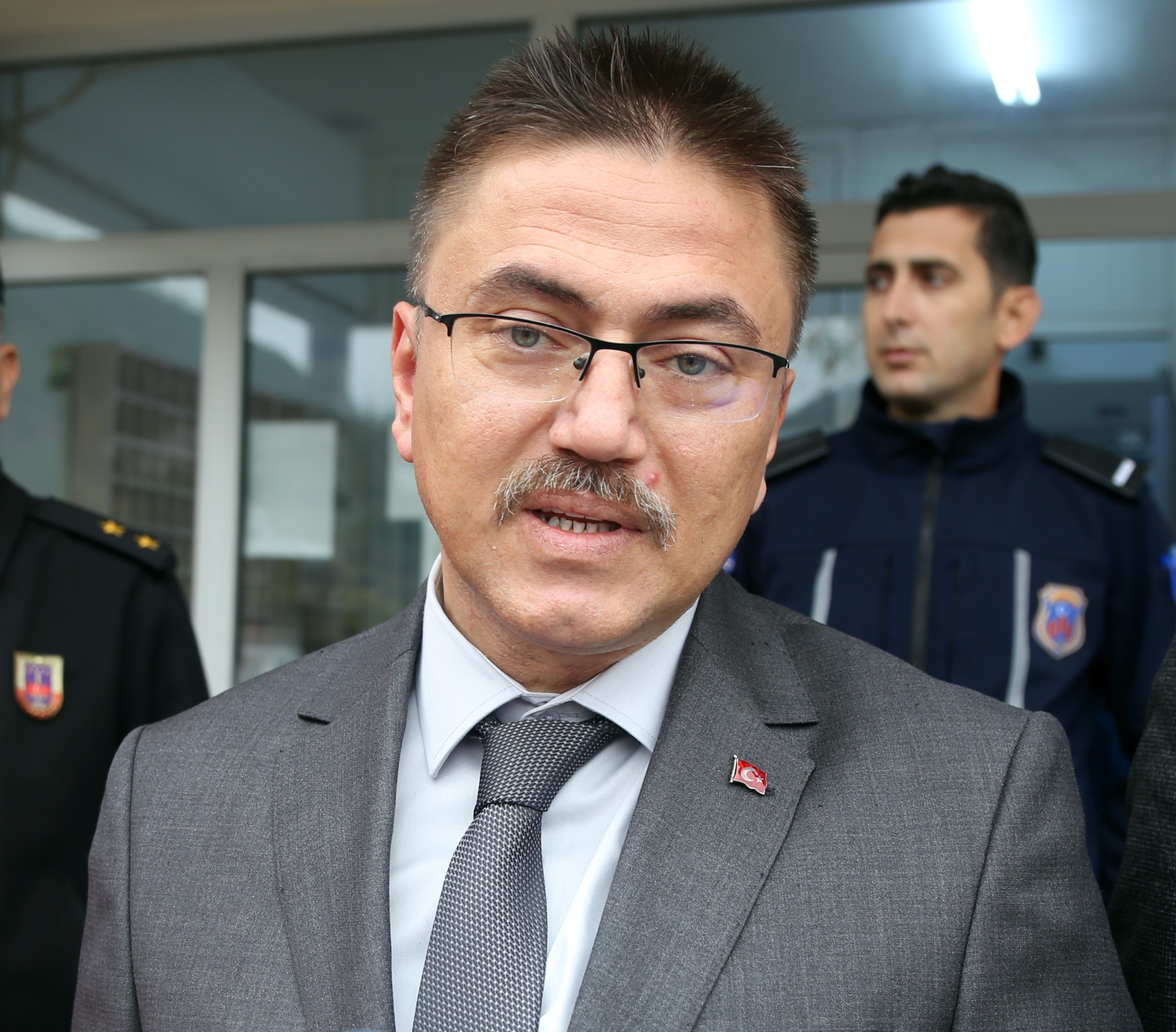 aa-20221130-29593369-29593366-muglada-cezaevindeki-hukumlunun-kizilaya-yazdigi-mektup-iyilik-hareketine-donustu.jpg