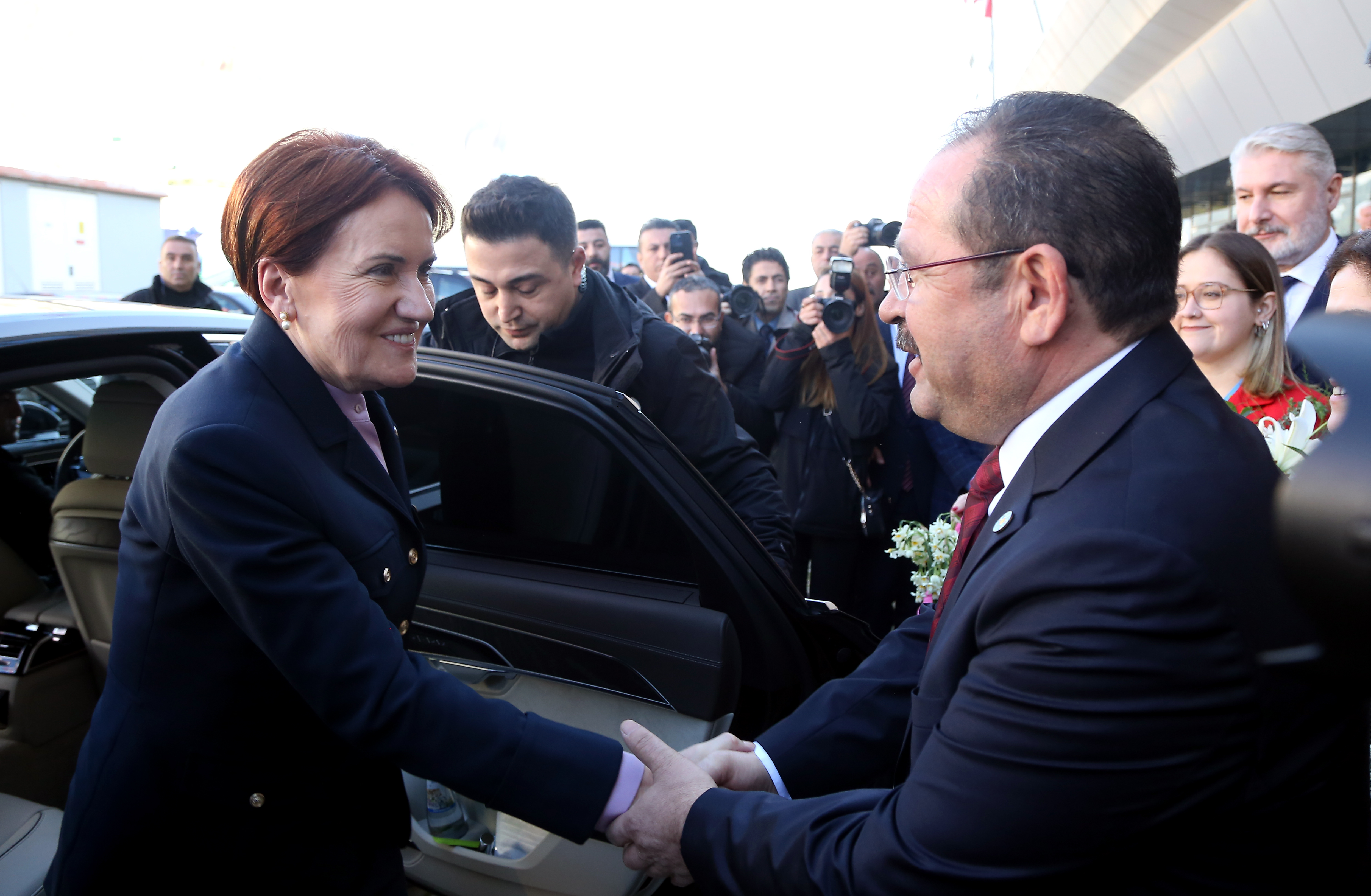 aa-20230107-29933567-29933562-iyi-parti-genel-baskani-aksener-mugla-il-kongresinde-konustu.jpg