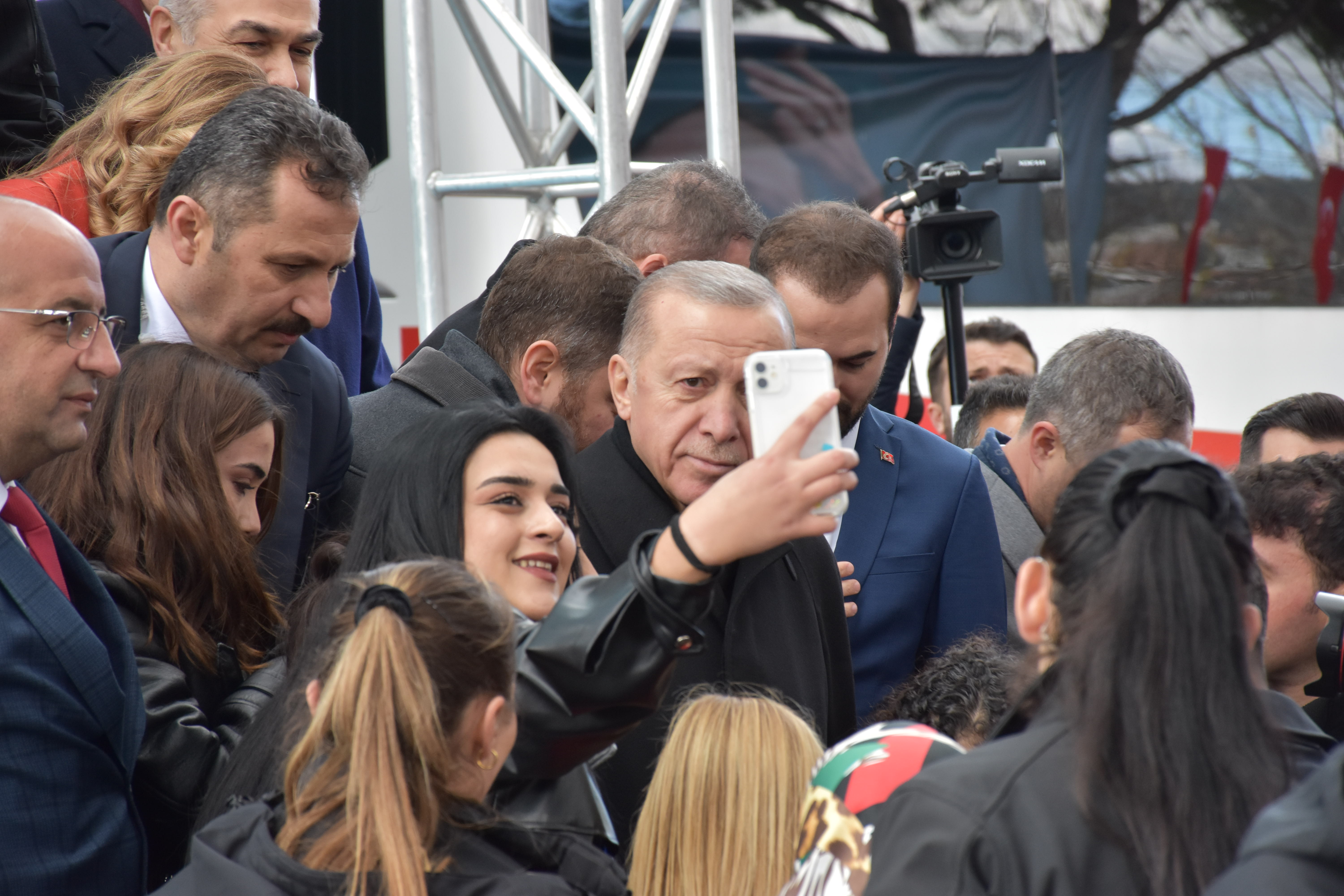 aa-20230114-29989437-29989436-cumhurbaskani-erdogan-muglada-soganci-ailesinin-evine-konuk-oldu.jpg