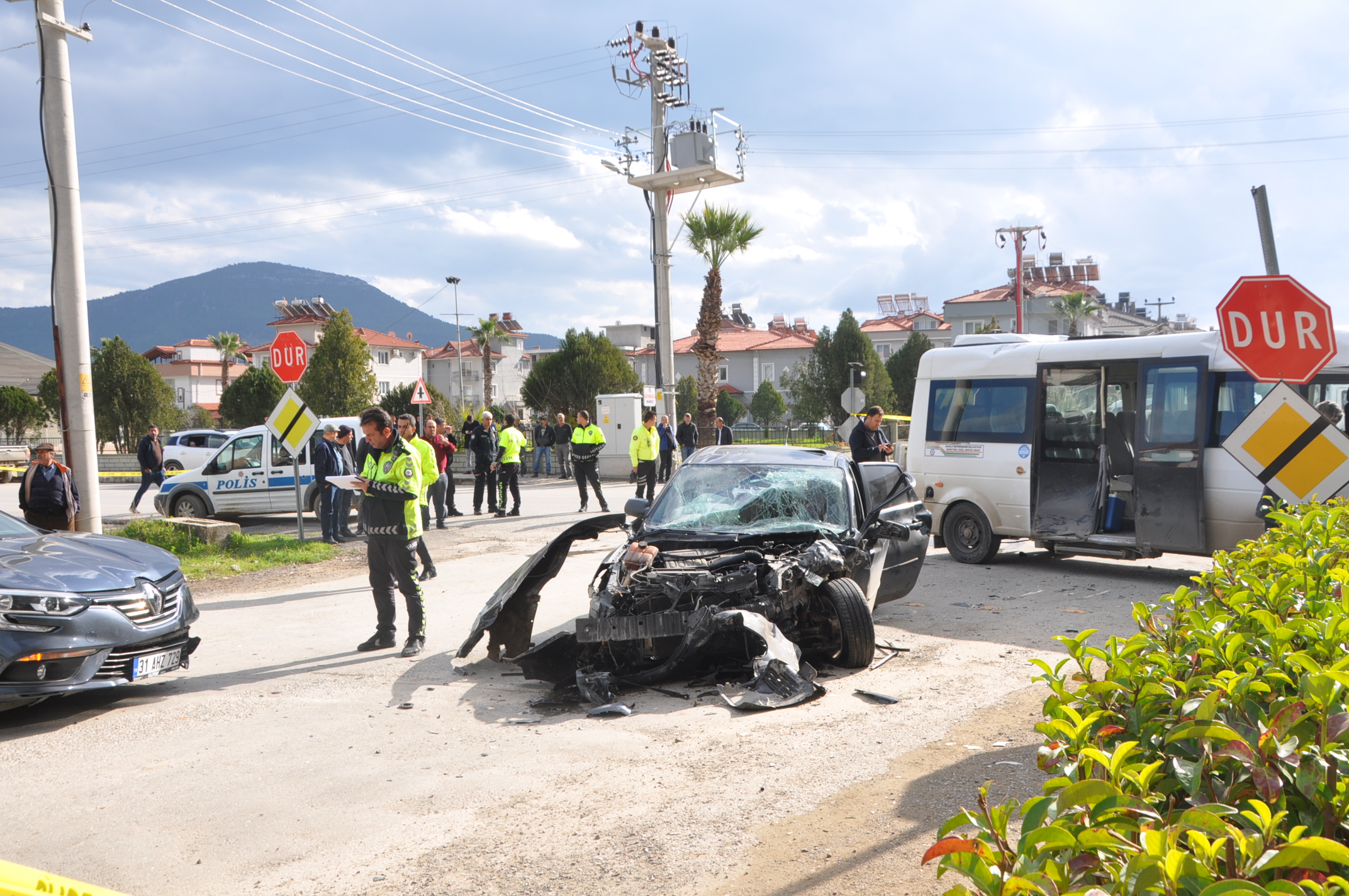 aa-20230120-30046590-30046589-muglada-zincirleme-trafik-kazasinda-1-kisi-oldu-2-kisi-yaralandi.jpg