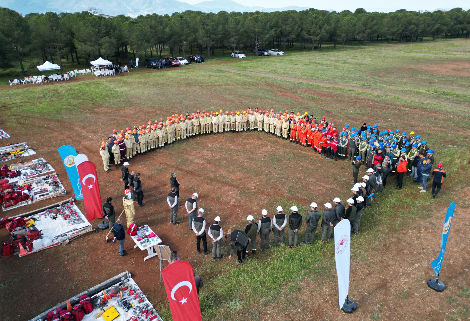 aa-20230412-30830117-30830112-muglada-alev-savascilarinin-olasi-yanginlara-karsi-hazirliklari-suruyor.jpg
