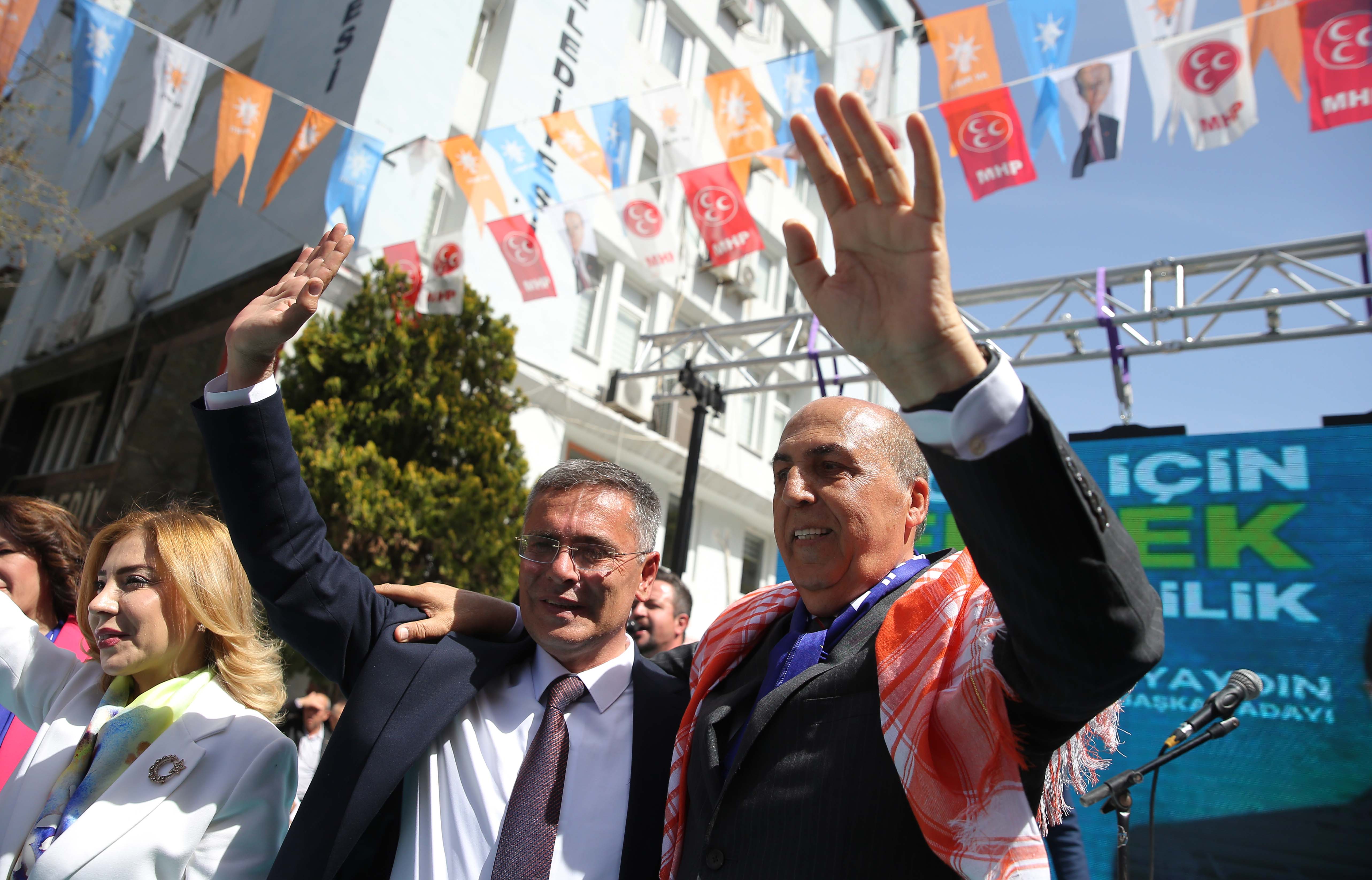 aa-20240330-34134304-34134303-mugla-buyuksehir-belediye-baskan-adayi-ayaydin-yataganda-mitinge-katildi.jpg