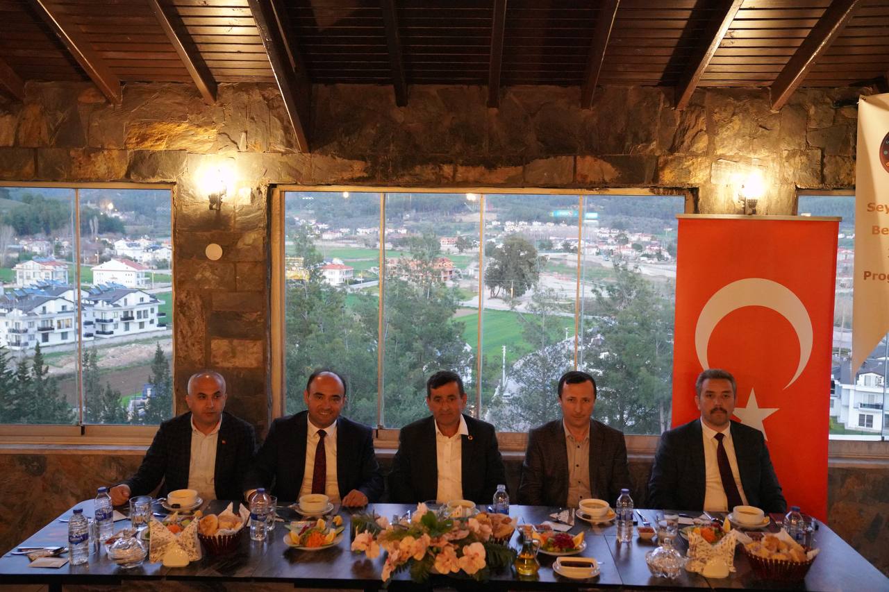 baskan-akdenizli-muhtarlarla-iftar-yapti-2.jpg