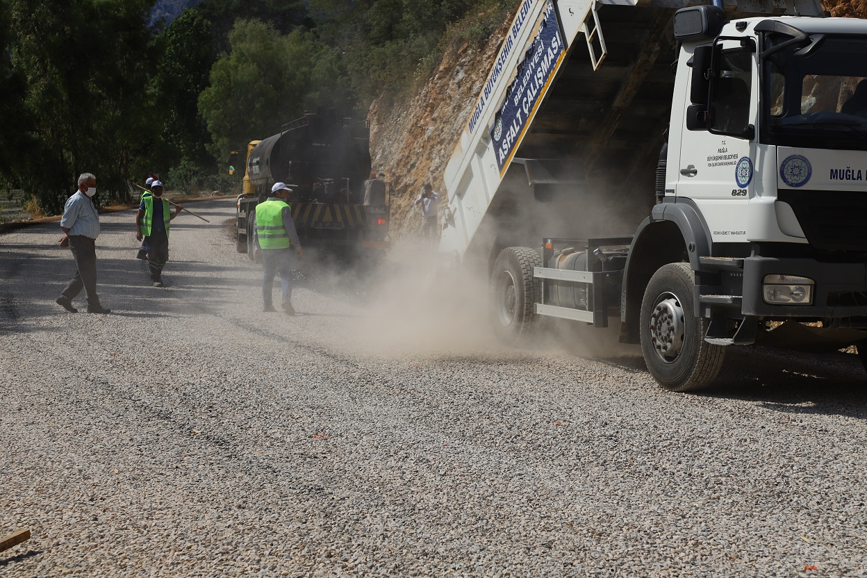 kirsal-mahallelerde-yollar-yenileniyor-2.jpg